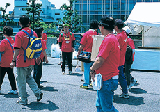 「東京シティロードレース」は多数のボランティアに支えられている
