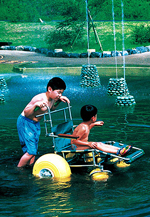 夏は水の国で人気の遊具
